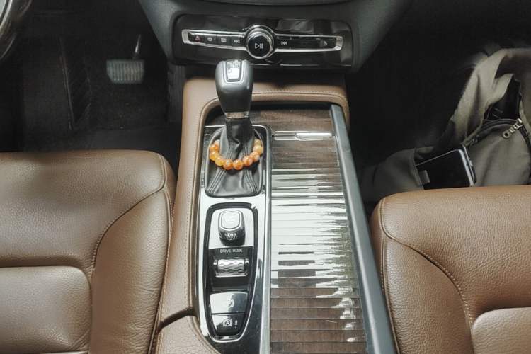 Used Volvo XC90 2018 T6 Zhiyi Edition 7-Seater Gear Lever