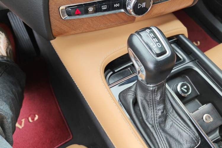 Used Volvo XC90 2018 T6 Prestige 7-Seater Gear Lever