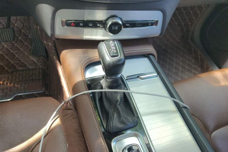 Used Volvo XC90 2018 T6 Zhiyi Edition 5-seater Gear Lever