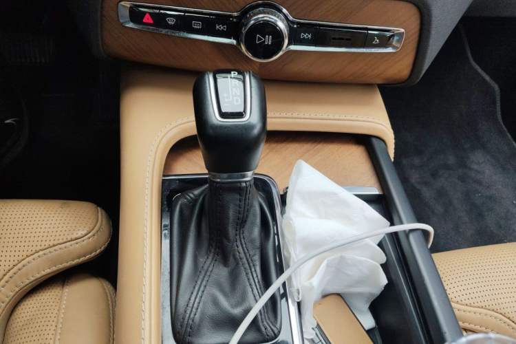 Used Volvo XC90 2018 T6 Prestige 7-Seater Gear Lever