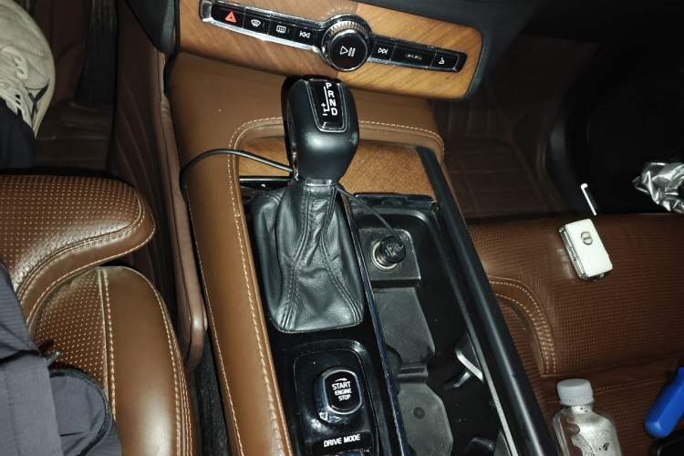 Used Volvo XC90 2018 T6 Prestige 7-Seater Gear Lever