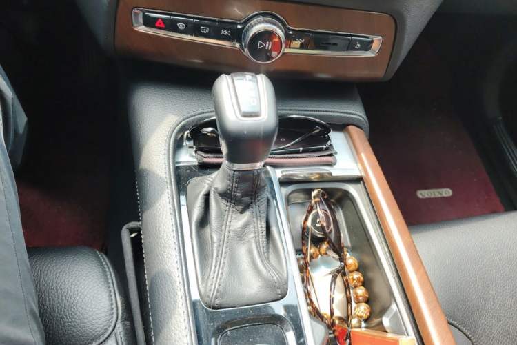 Used Volvo XC90 2018 T5 Zhiyi Edition 5-seater Gear Lever