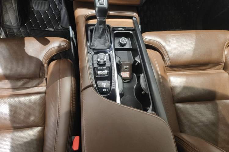 Used Volvo XC90 2018 T6 Prestige 7-Seater Gear Lever