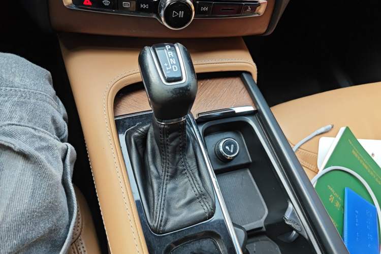 Used Volvo XC90 2018 T6 Zhiya Edition 7-seater Gear Lever