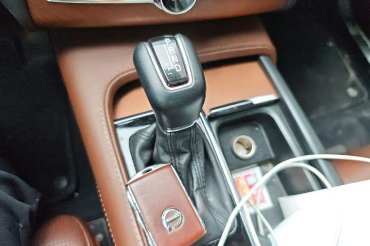 Used Volvo XC90 2018 T6 Prestige 7-Seater Gear Lever
