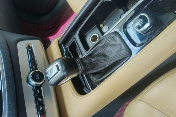 Used Volvo XC90 2018 T5 Zhiyi Edition 5-seater Gear Lever