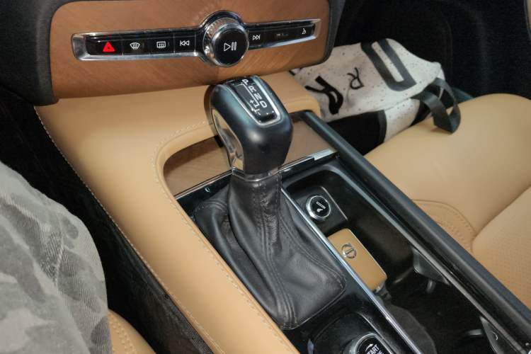 Used Volvo XC90 2018 T6 Zhiya Edition 7-seater Gear Lever