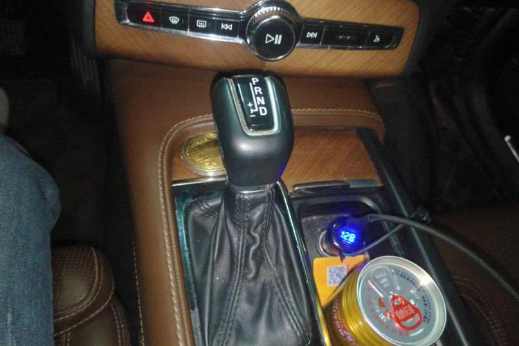 Used Volvo XC90 2018 T6 Prestige 7-Seater Gear Lever