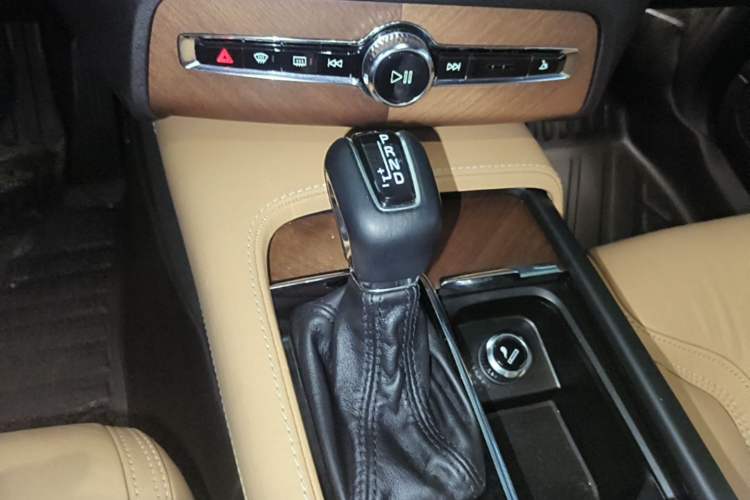 Used Volvo XC90 2018 T6 Zhiya Edition 7-seater Gear Lever