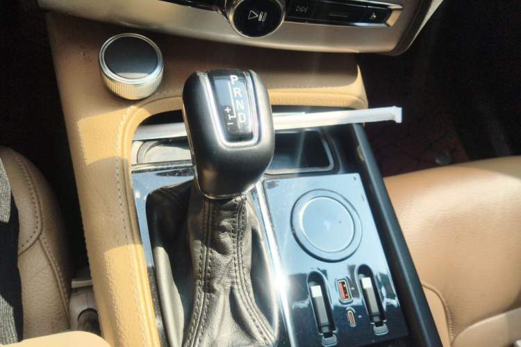 Used Volvo XC90 2018 T6 Zhiyi Edition 5-seater Gear Lever