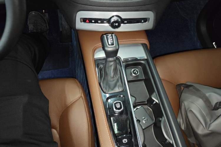 Used Volvo XC90 2018 T5 Zhiyi Edition 5-seater Gear Lever