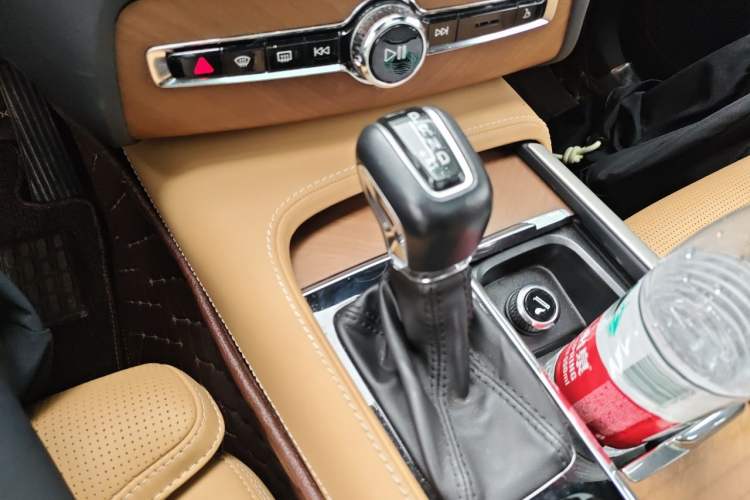 Used Volvo XC90 2018 T6 Prestige 7-Seater Gear Lever