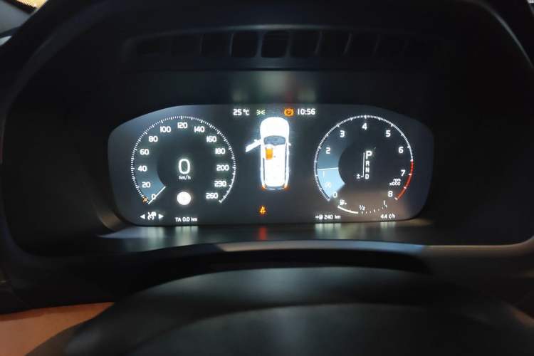 Used Volvo XC90 2018 T6 Prestige 7-Seater Instrument Cluster