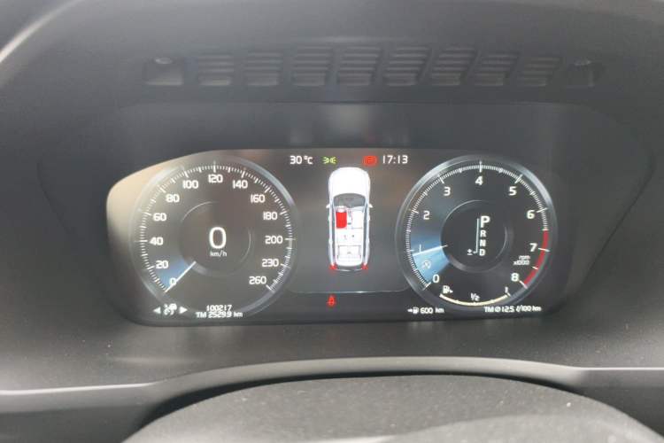 Used Volvo XC90  Instrument Cluster