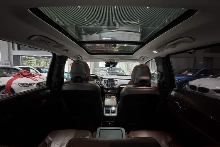 Used Volvo XC90 2018 T6 Prestige 7-Seater Interior 10