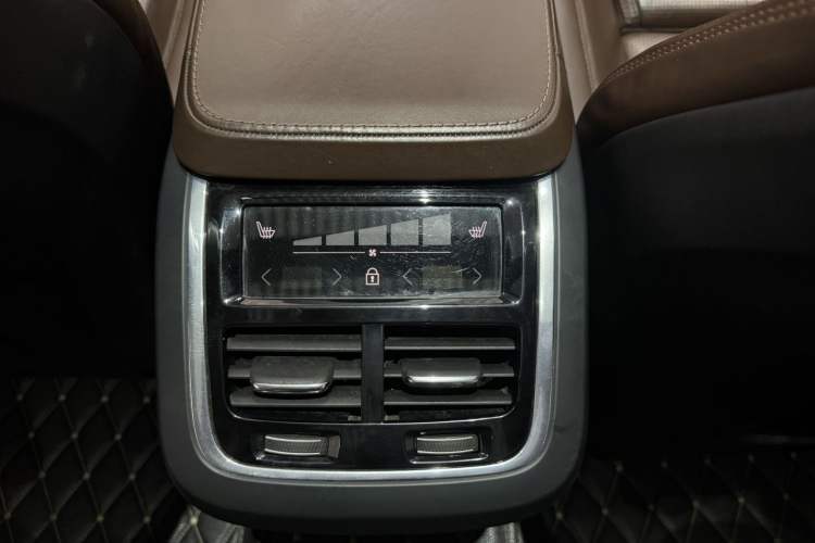 Used Volvo XC90 2018 T6 Prestige 7-Seater Interior 12
