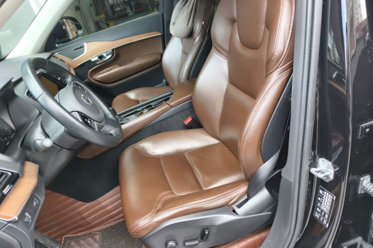 Used Volvo XC90  Left Front Seat
