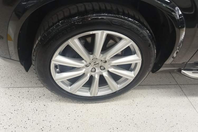 Used Volvo XC90 2018 T6 Zhiya Edition 7-seater Left Front Wheel Hub