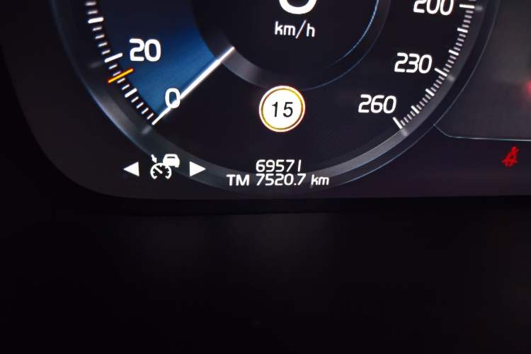 Used Volvo XC90 2018 T6 Zhiyi Edition 7-Seater Odometer Close Up