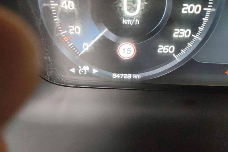 Used Volvo XC90 2018 T6 Prestige 7-Seater Odometer Close Up