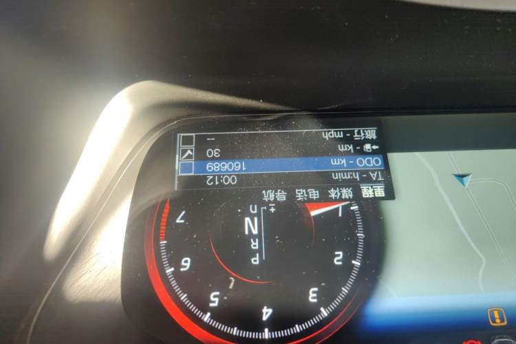 Used Volvo XC90 2018 T6 Prestige 7-Seater Odometer Close Up