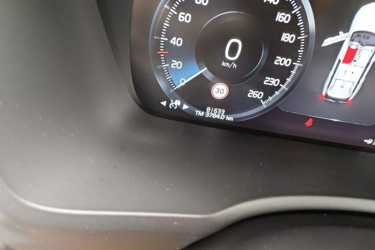 Used Volvo XC90 2018 T6 Prestige 7-Seater Odometer Close Up