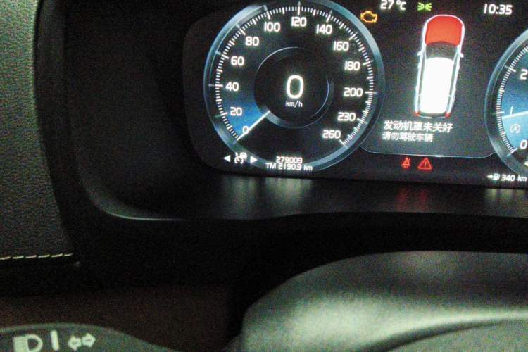 Used Volvo XC90 2018 T6 Prestige 7-Seater Odometer Close Up