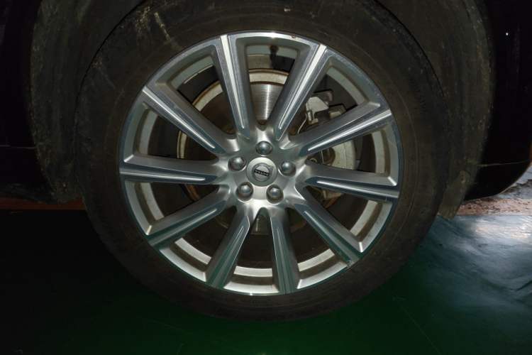 Used Volvo XC90 2018 T6 Zhiya Edition 7-seater Right Front Wheel Hub