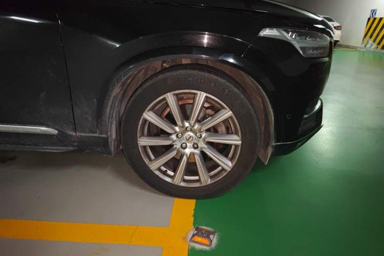 Used Volvo XC90 2018 T6 Zhiya Edition 7-seater Right Front Wheel Hub