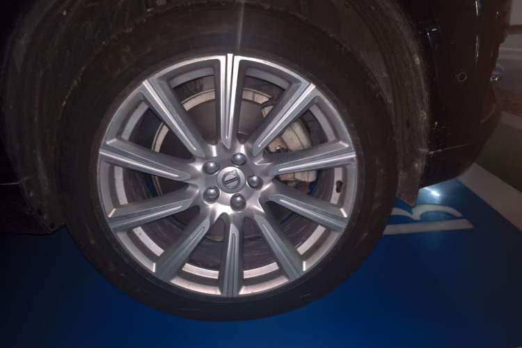 Used Volvo XC90 2018 T6 Zhiya Edition 7-seater Right Front Wheel Hub