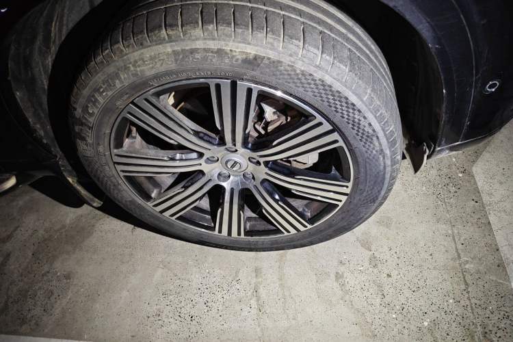 Used Volvo XC90 2018 T6 Prestige 7-Seater Right Front Wheel Hub