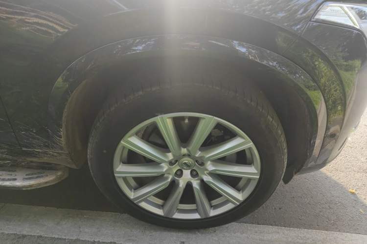 Used Volvo XC90 2018 T6 Prestige 7-Seater Right Front Wheel Hub