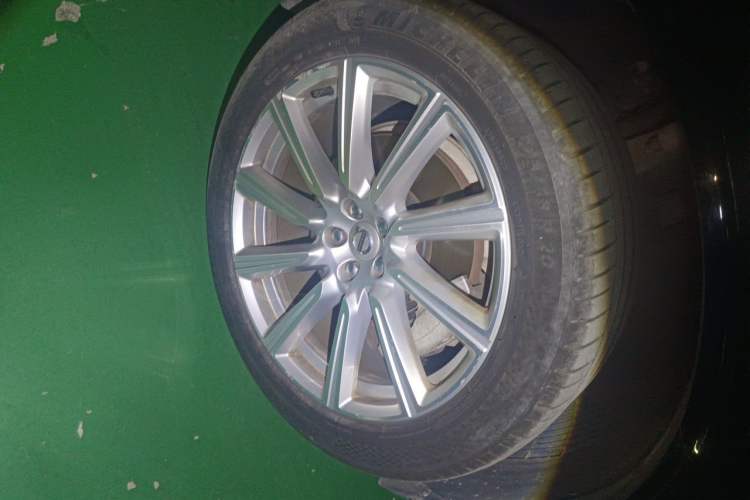 Used Volvo XC90 2018 T6 Prestige 7-Seater Right Front Wheel Hub