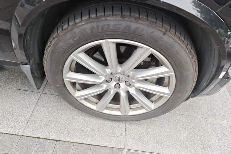 Used Volvo XC90 2018 T6 Prestige 7-Seater Right Front Wheel Hub