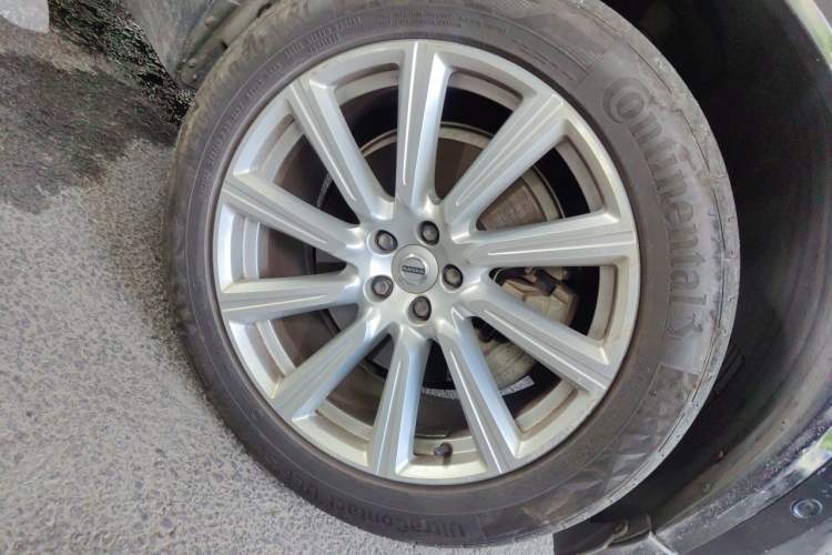 Used Volvo XC90 2018 T6 Zhiya Edition 7-seater Right Front Wheel Hub