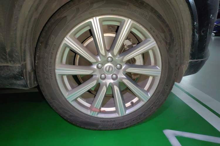 Used Volvo XC90 2018 T6 Zhiya Edition 7-seater Right Front Wheel Hub