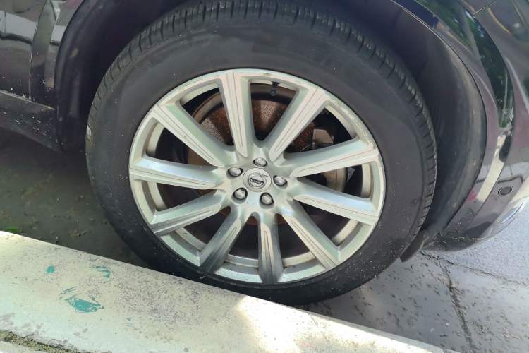 Used Volvo XC90 2018 T6 Zhiya Edition 7-seater Right Front Wheel Hub