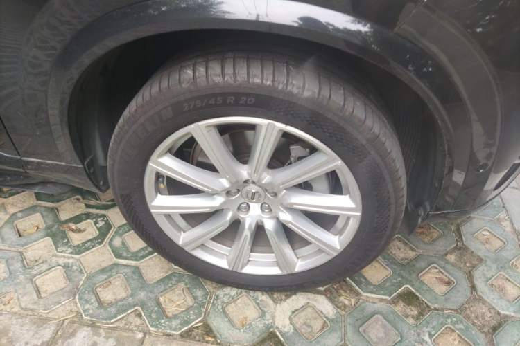Used Volvo XC90 2018 T6 Zhiya Edition 7-seater Right Front Wheel Hub