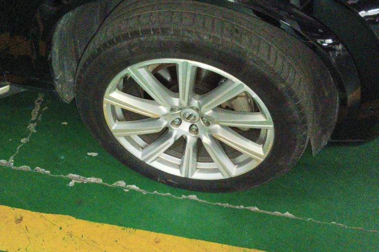 Used Volvo XC90 2018 T6 Prestige 7-Seater Right Front Wheel Hub