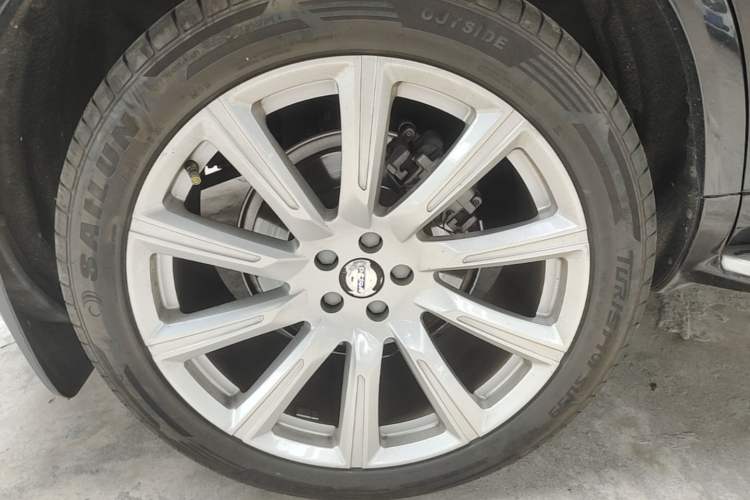Used Volvo XC90 2018 T6 Zhiyi Edition 7-Seater Right Rear Wheel Hub