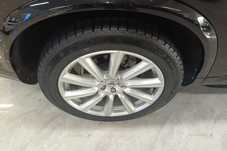 Used Volvo XC90 2018 T6 Zhiya Edition 7-seater Right Rear Wheel Hub