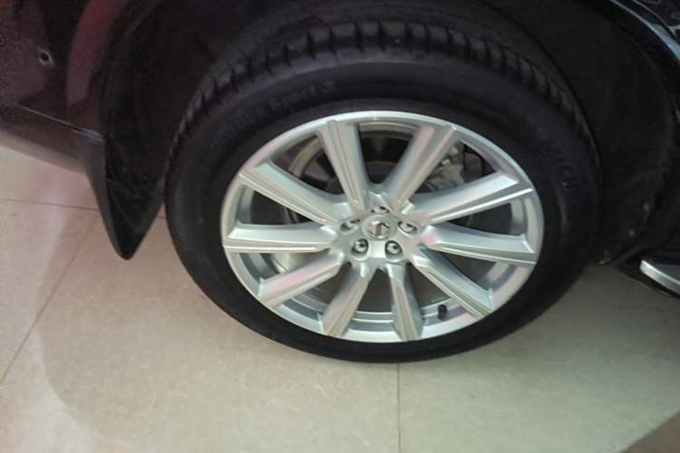 Used Volvo XC90 2018 T6 Zhiya Edition 7-seater Right Rear Wheel Hub