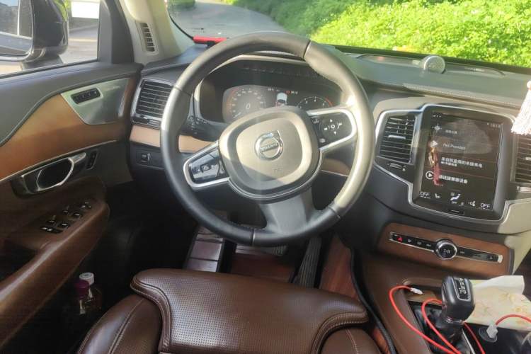 Used Volvo XC90 2018 T6 Prestige 7-Seater Steering Wheel