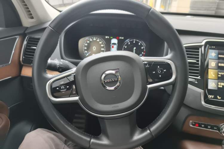 Used Volvo XC90  Steering Wheel