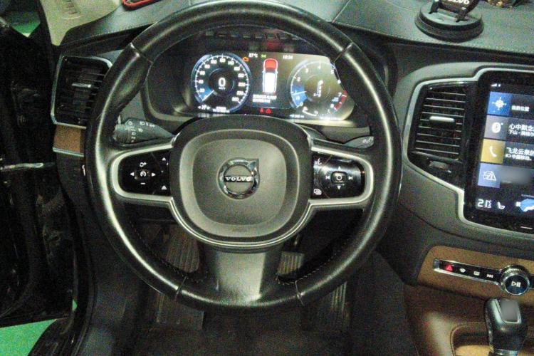 Used Volvo XC90 2018 T6 Prestige 7-Seater Steering Wheel