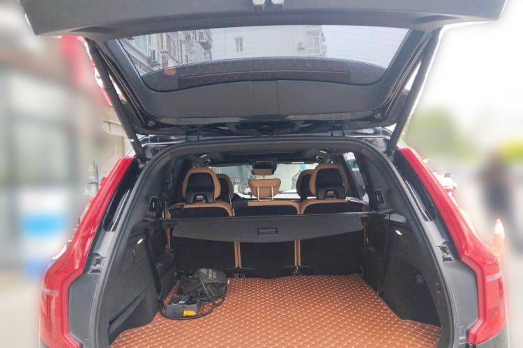Used Volvo XC90 2018 T6 Prestige 7-Seater Trunk