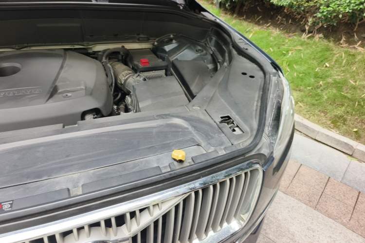 Used Volvo XC90 2018 T5 Zhiyi Edition 7-Seater Engine Bay Left