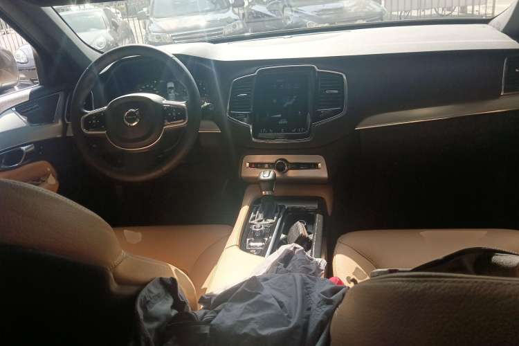 Used Volvo XC90 2018 T6 Zhiyi Edition 7-Seater Center Console