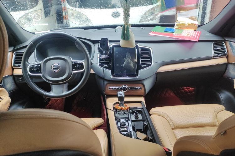 Used Volvo XC90 2018 T6 Prestige 7-Seater Center Console