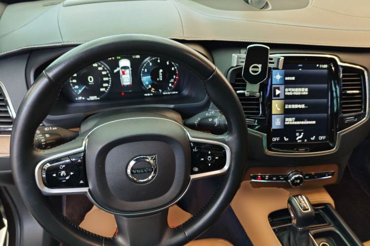 Used Volvo XC90 2018 T6 Prestige 7-Seater Center Console